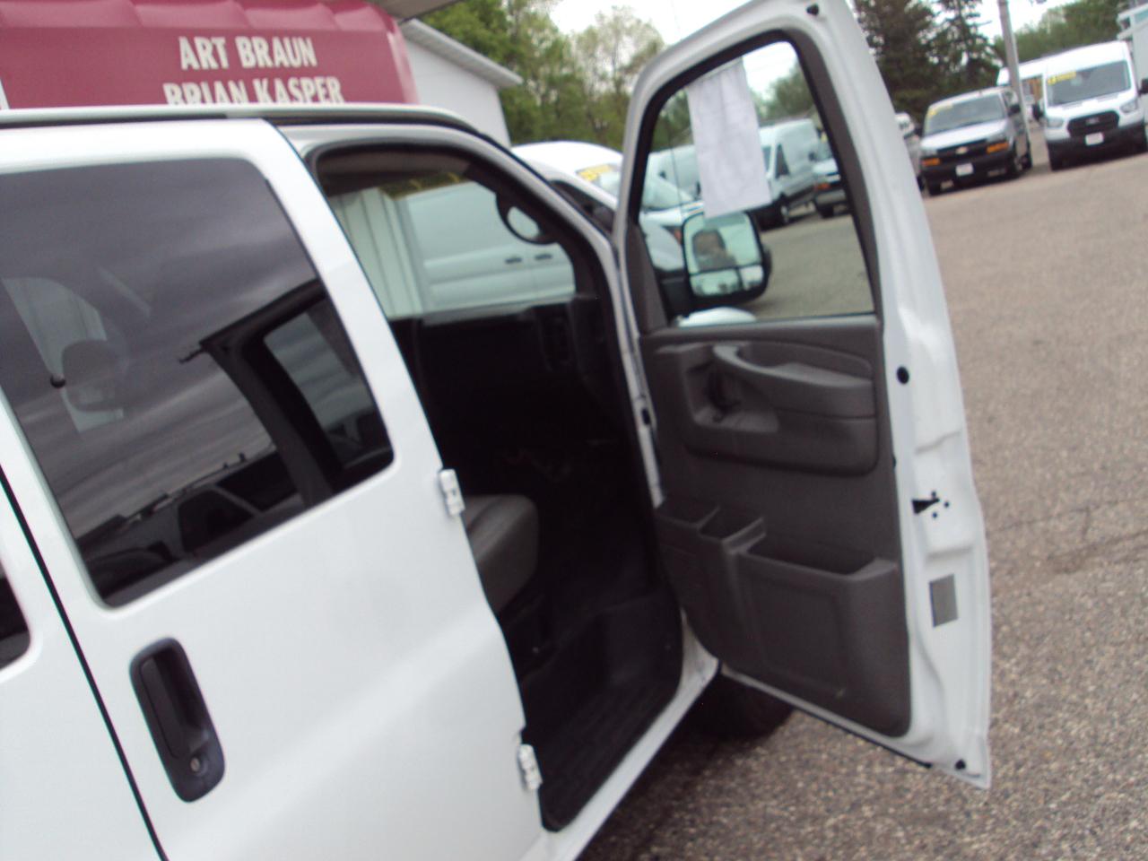 Chevrolet Express Passenger AWD 1500 135" LS 2014