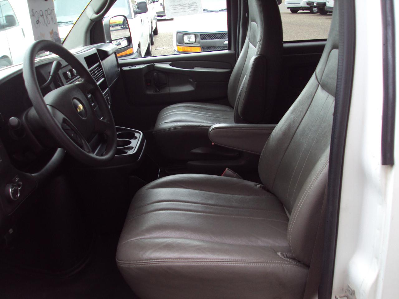 Chevrolet Express Passenger AWD 1500 135" LS 2014