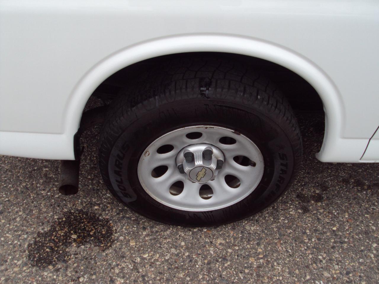 Chevrolet Express Passenger AWD 1500 135" LS 2014