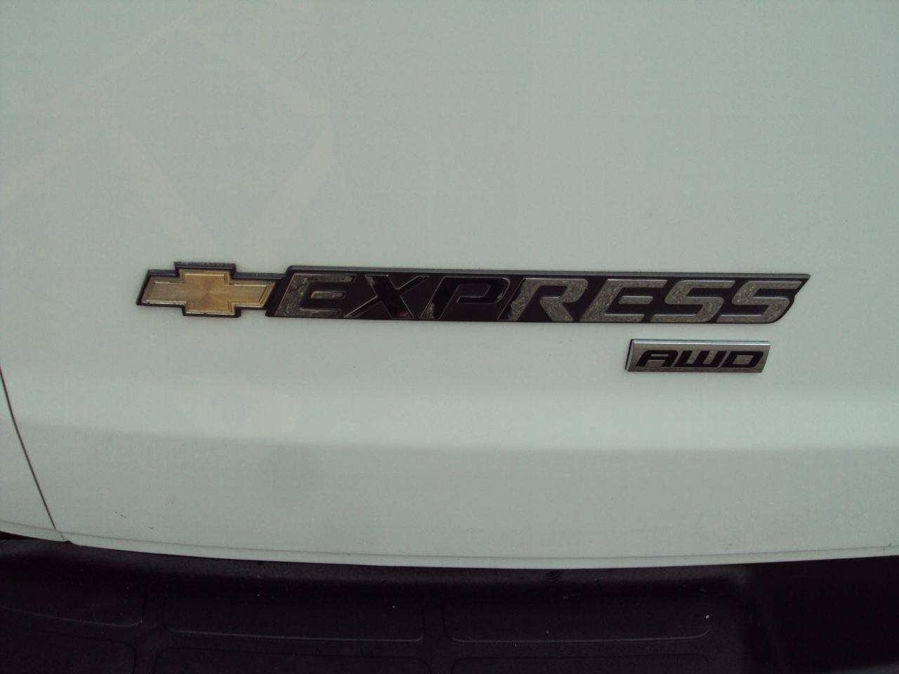 Chevrolet Express Passenger AWD 1500 135" LS 2014