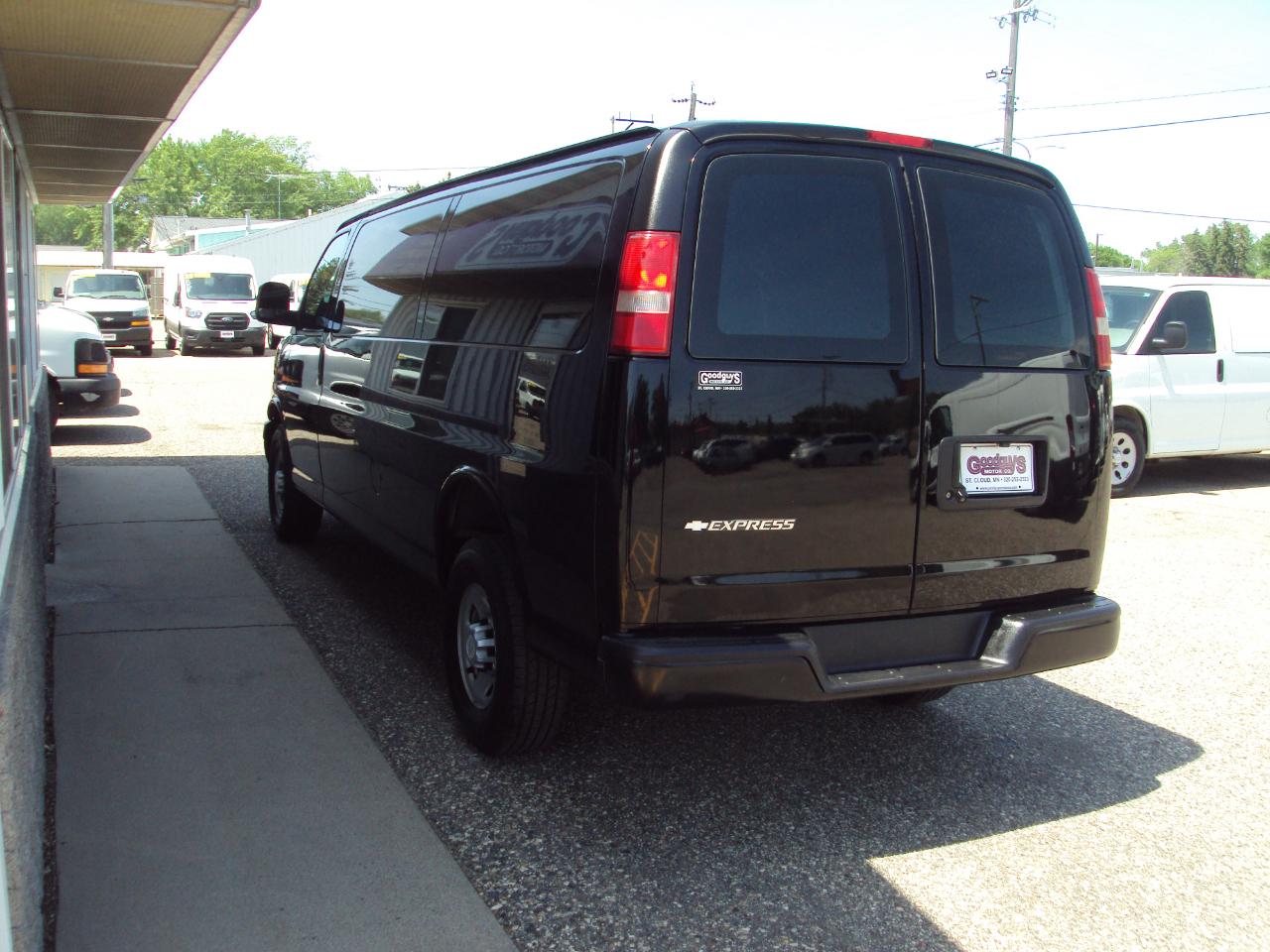 Chevrolet Express Cargo Van RWD 3500 155" 2017