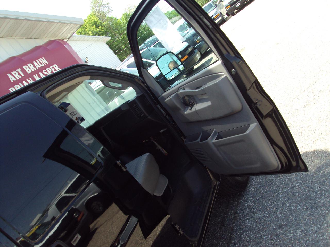 Chevrolet Express Cargo Van RWD 3500 155" 2017