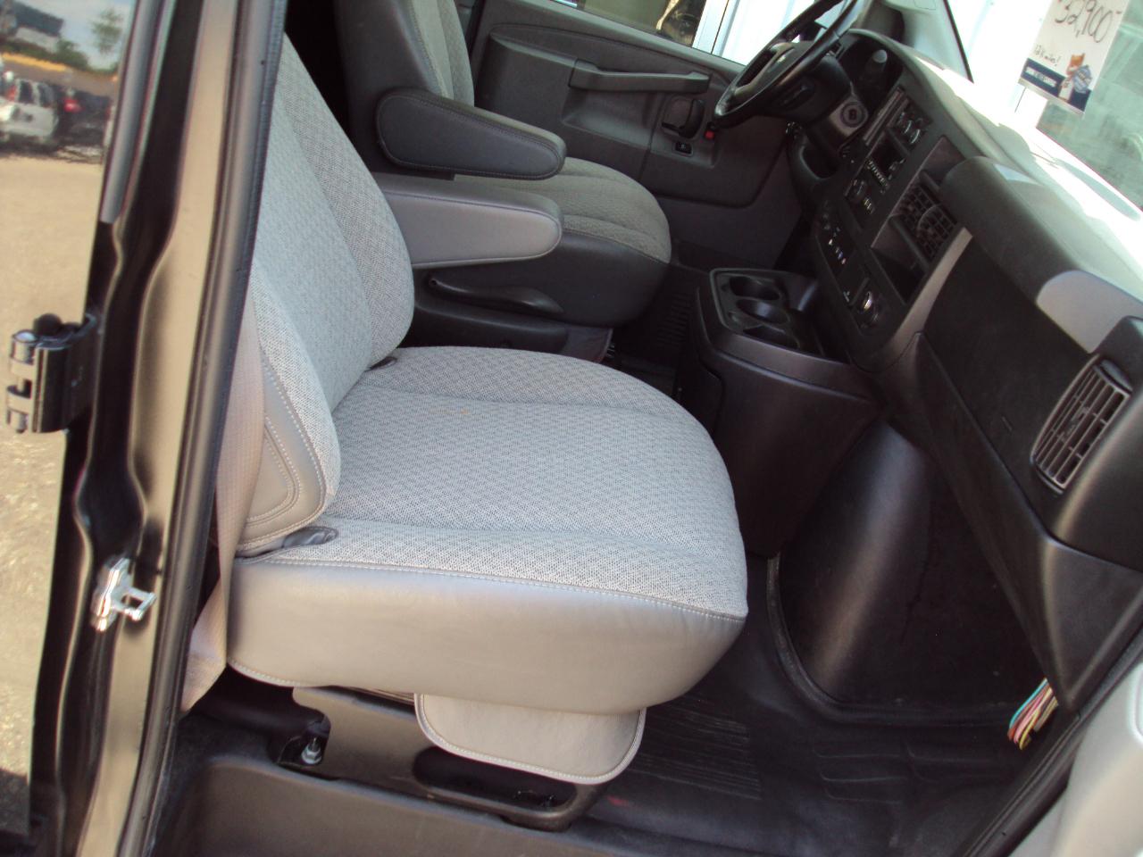 Chevrolet Express Cargo Van RWD 3500 155" 2017
