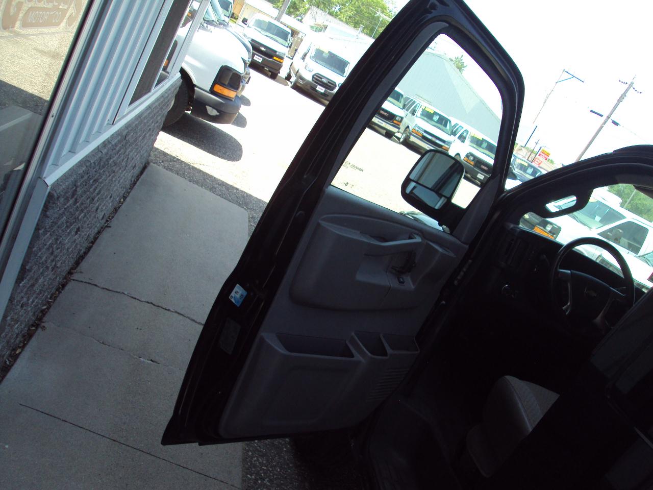 Chevrolet Express Cargo Van RWD 3500 155" 2017