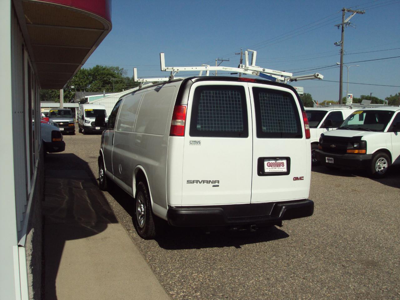 GMC Savana Cargo Van AWD 1500 135" 2010