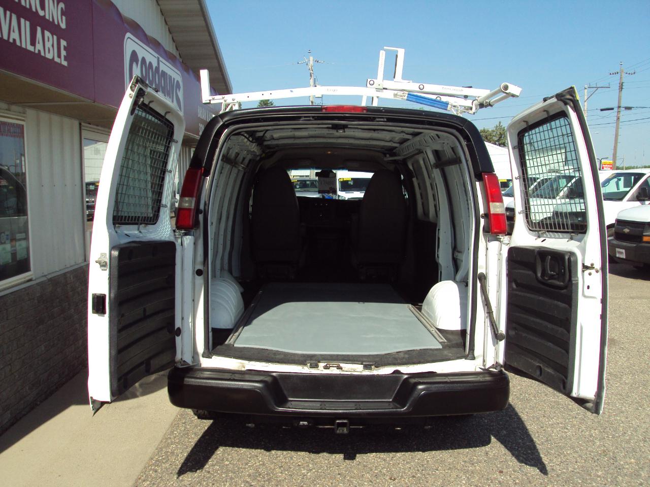 GMC Savana Cargo Van AWD 1500 135" 2010