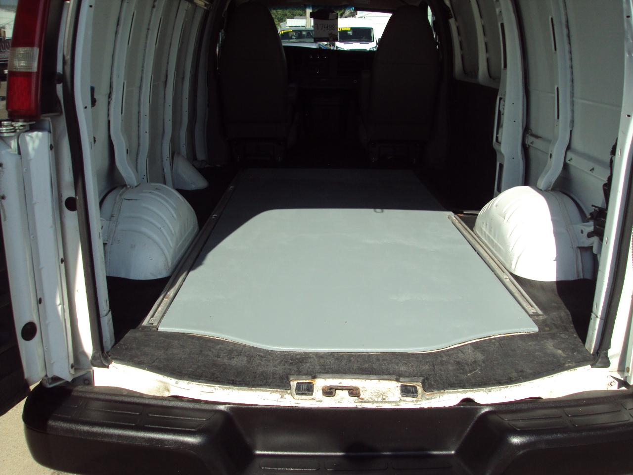 GMC Savana Cargo Van AWD 1500 135" 2010