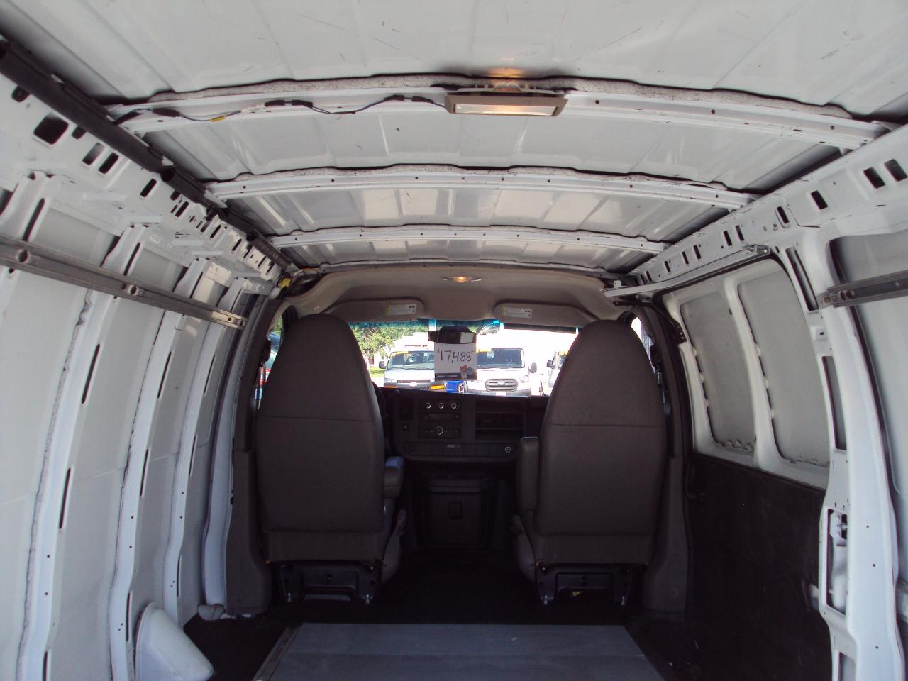 GMC Savana Cargo Van AWD 1500 135" 2010