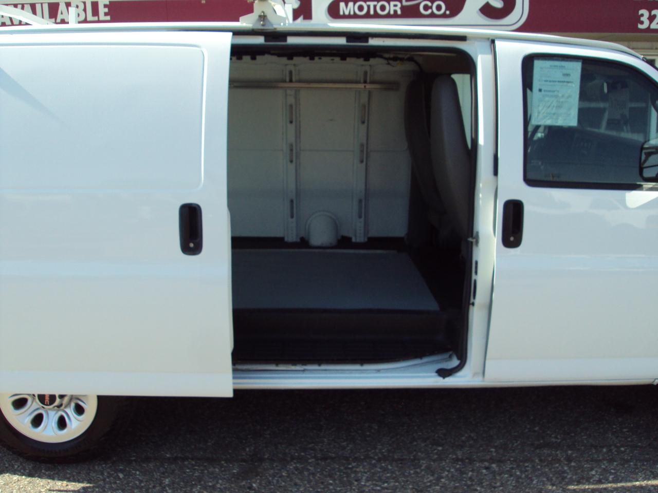 GMC Savana Cargo Van AWD 1500 135" 2010