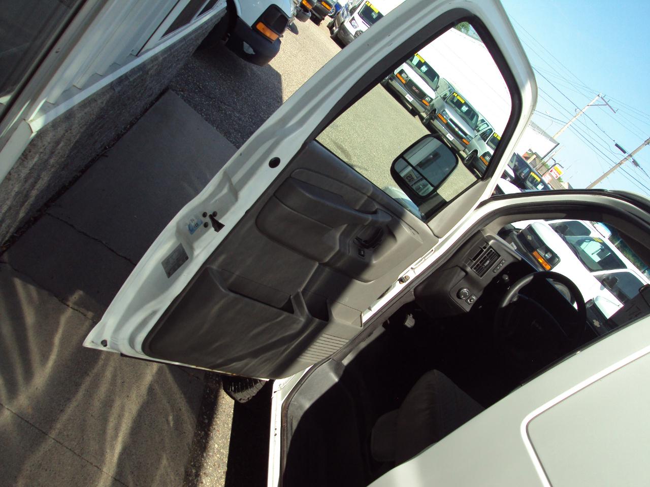 GMC Savana Cargo Van AWD 1500 135" 2010