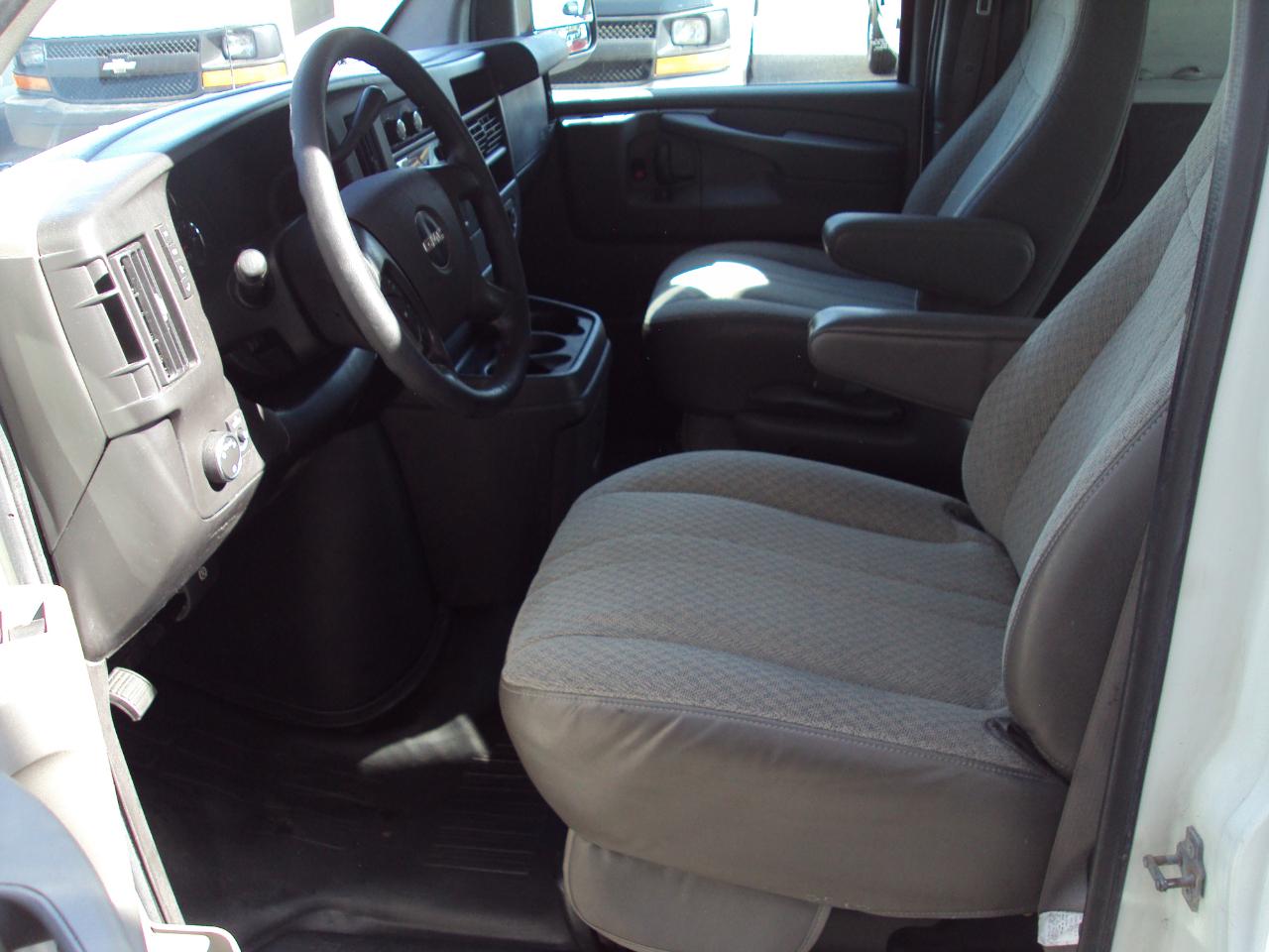 GMC Savana Cargo Van AWD 1500 135" 2010