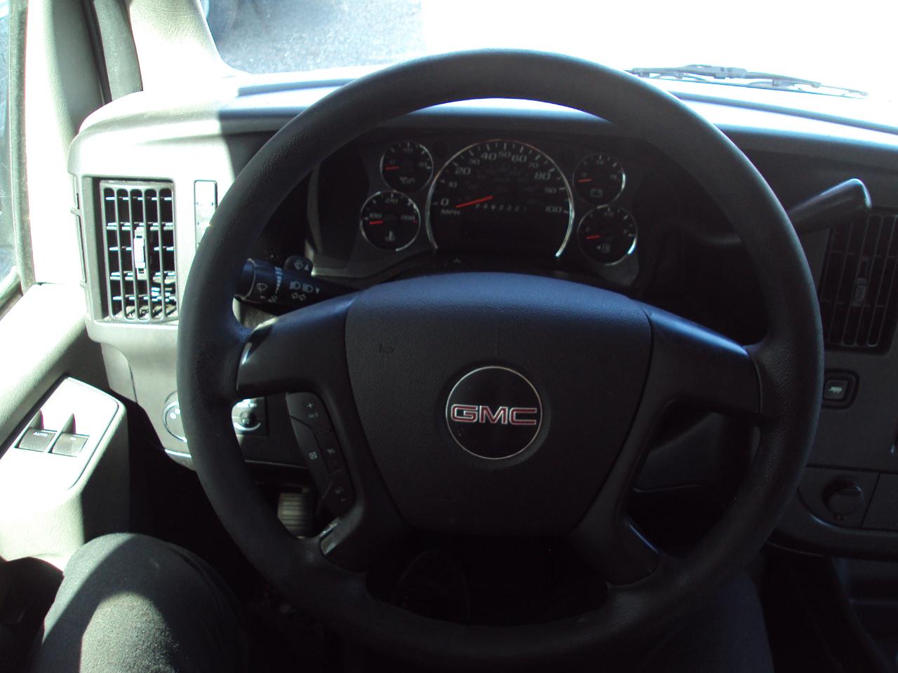 GMC Savana Cargo Van AWD 1500 135" 2010