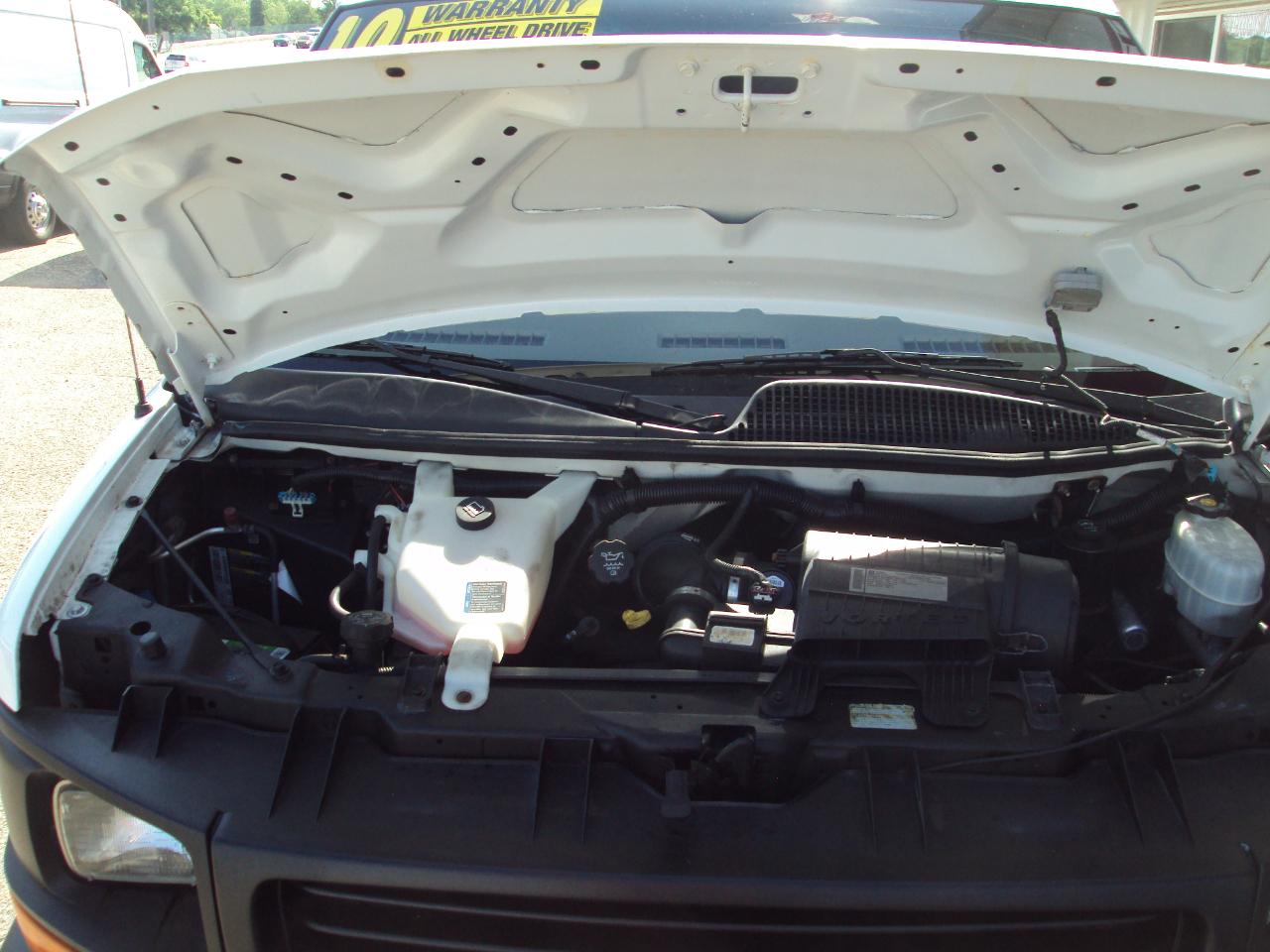 GMC Savana Cargo Van AWD 1500 135" 2010