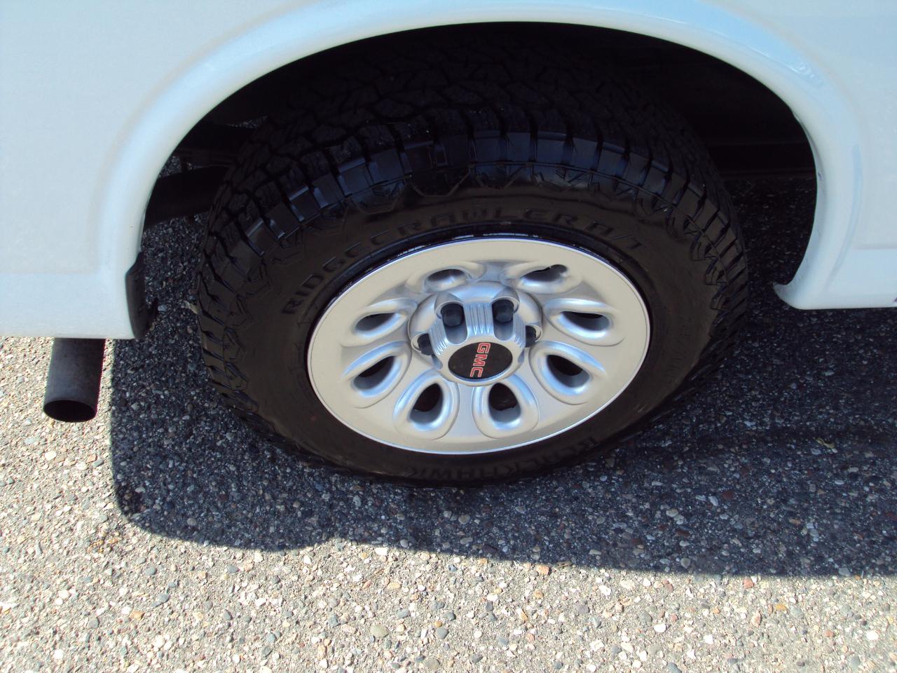 GMC Savana Cargo Van AWD 1500 135" 2010
