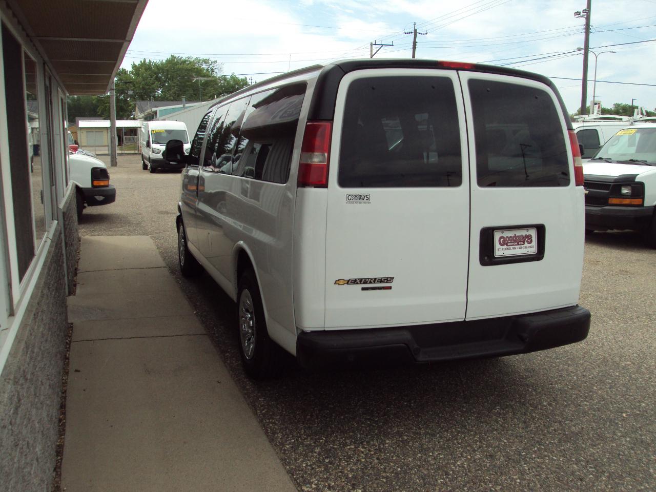 Chevrolet Express Passenger AWD 1500 135" LS 2014