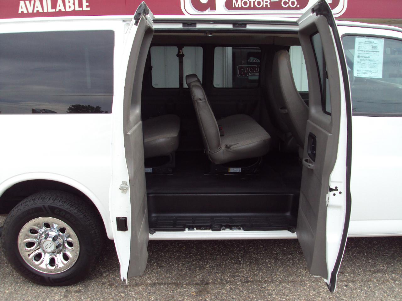 Chevrolet Express Passenger AWD 1500 135" LS 2014