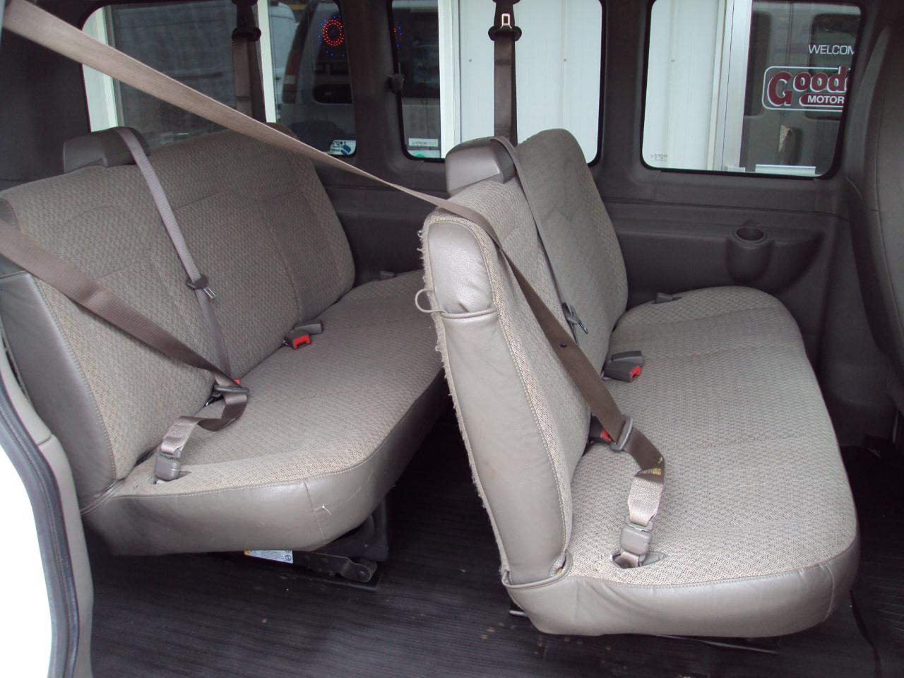 Chevrolet Express Passenger AWD 1500 135" LS 2014