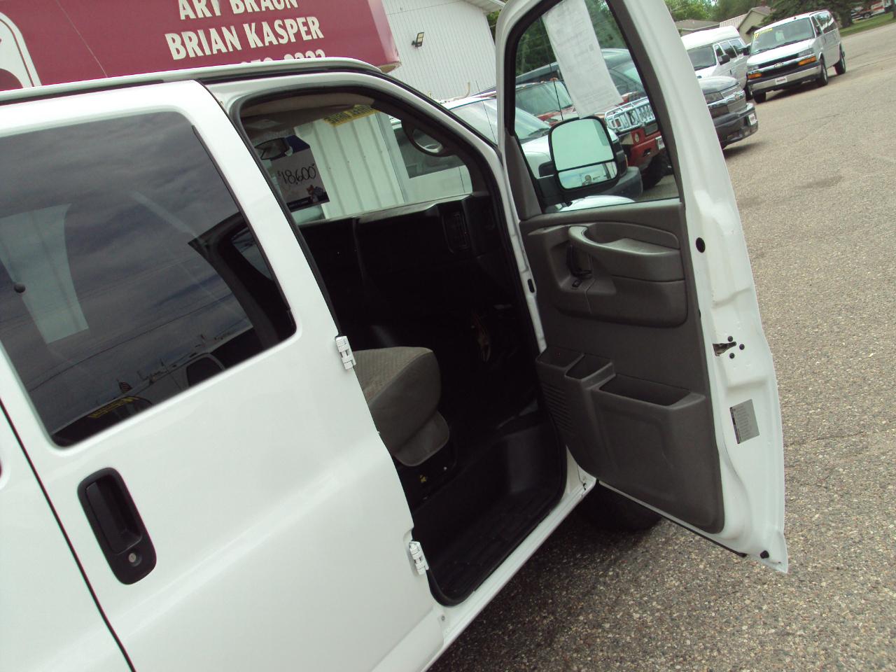 Chevrolet Express Passenger AWD 1500 135" LS 2014