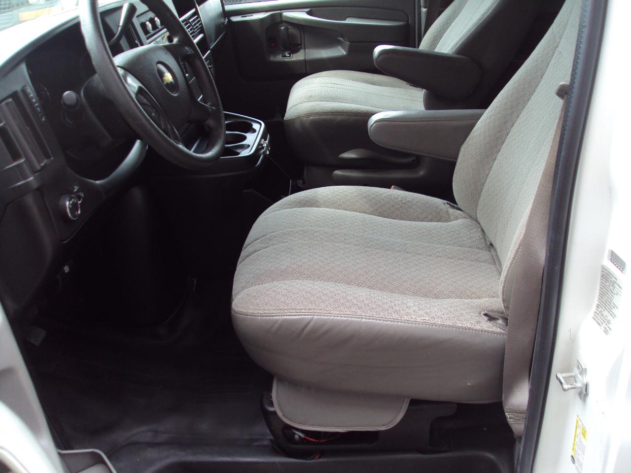 Chevrolet Express Passenger AWD 1500 135" LS 2014