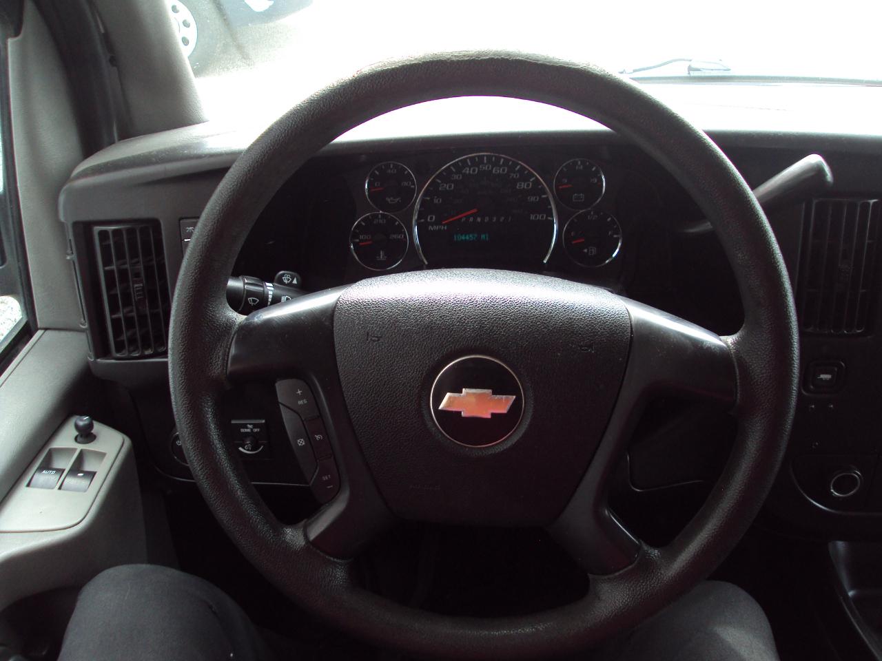 Chevrolet Express Passenger AWD 1500 135" LS 2014