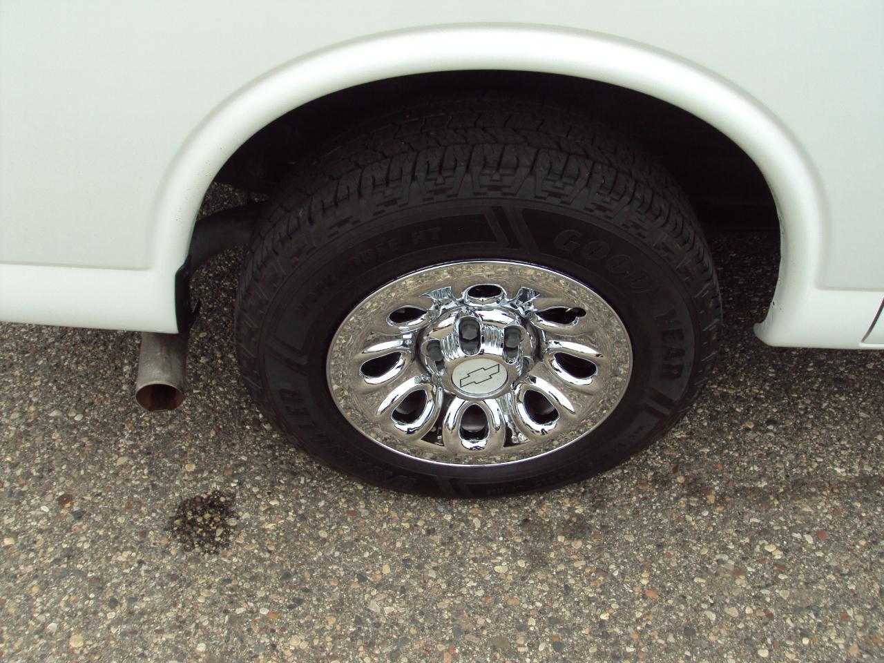 Chevrolet Express Passenger AWD 1500 135" LS 2014