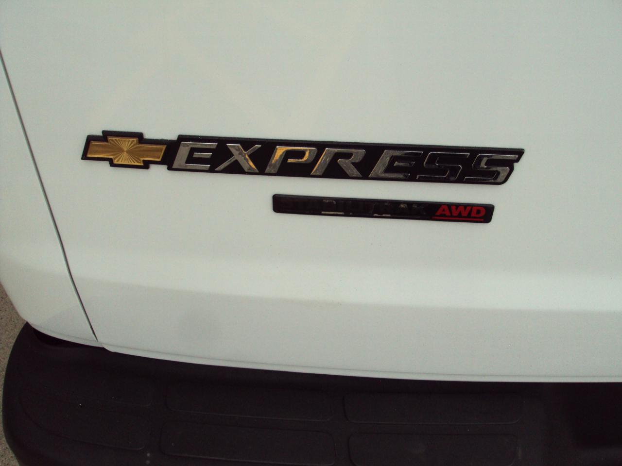 Chevrolet Express Passenger AWD 1500 135" LS 2014