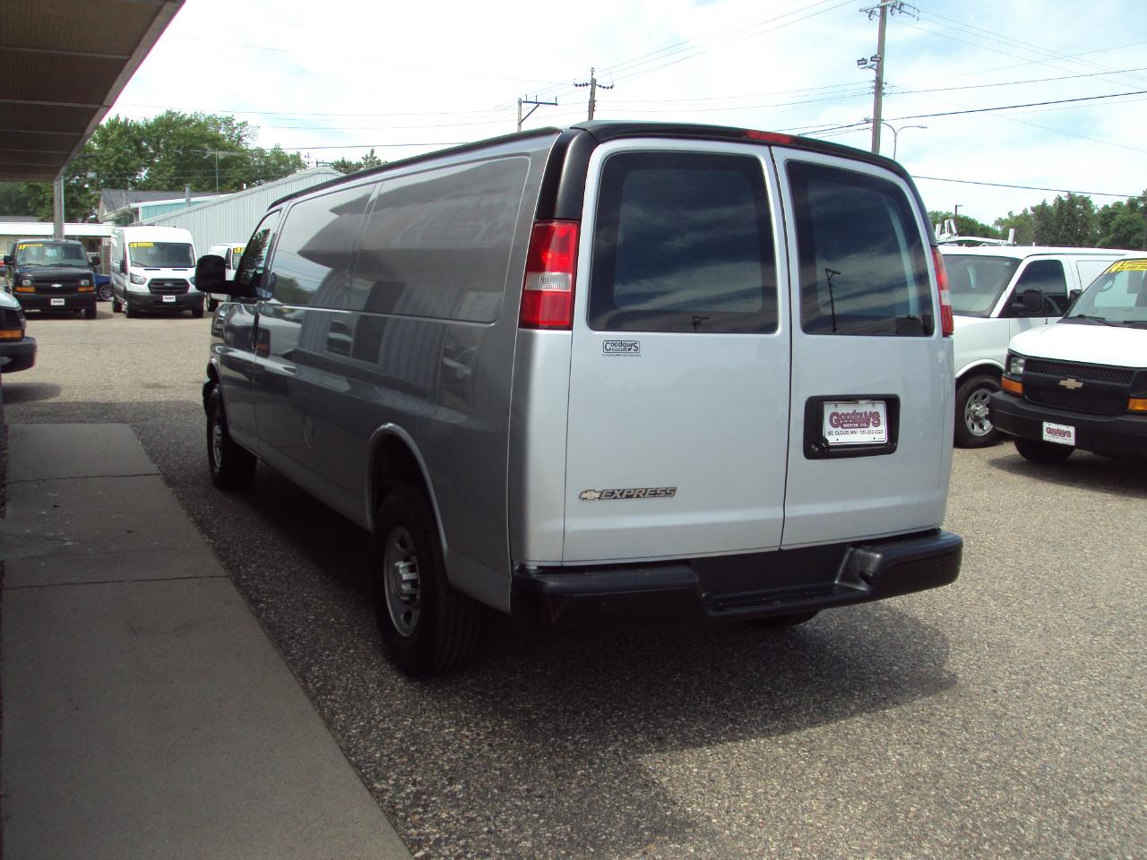 Chevrolet Express Cargo Van RWD 3500 155" 2021