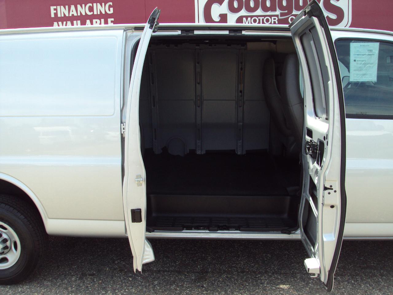 Chevrolet Express Cargo Van RWD 3500 155" 2021
