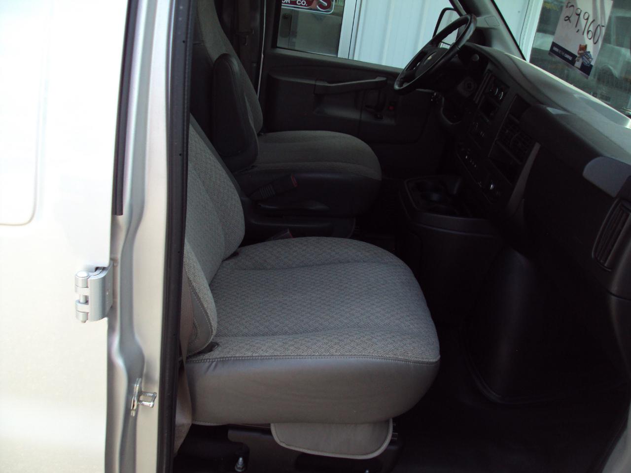 Chevrolet Express Cargo Van RWD 3500 155" 2021