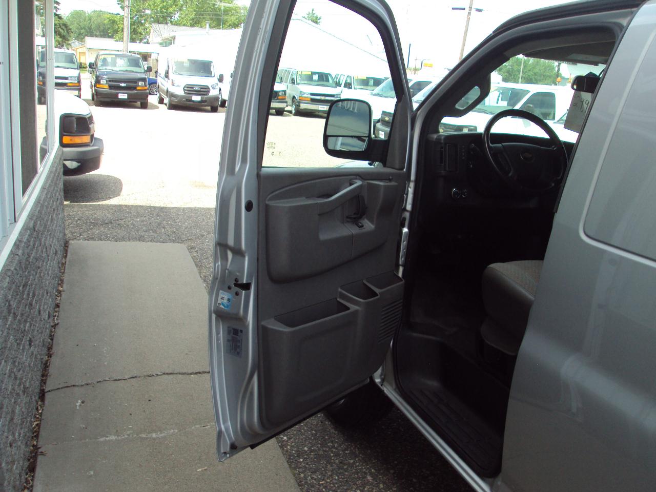 Chevrolet Express Cargo Van RWD 3500 155" 2021