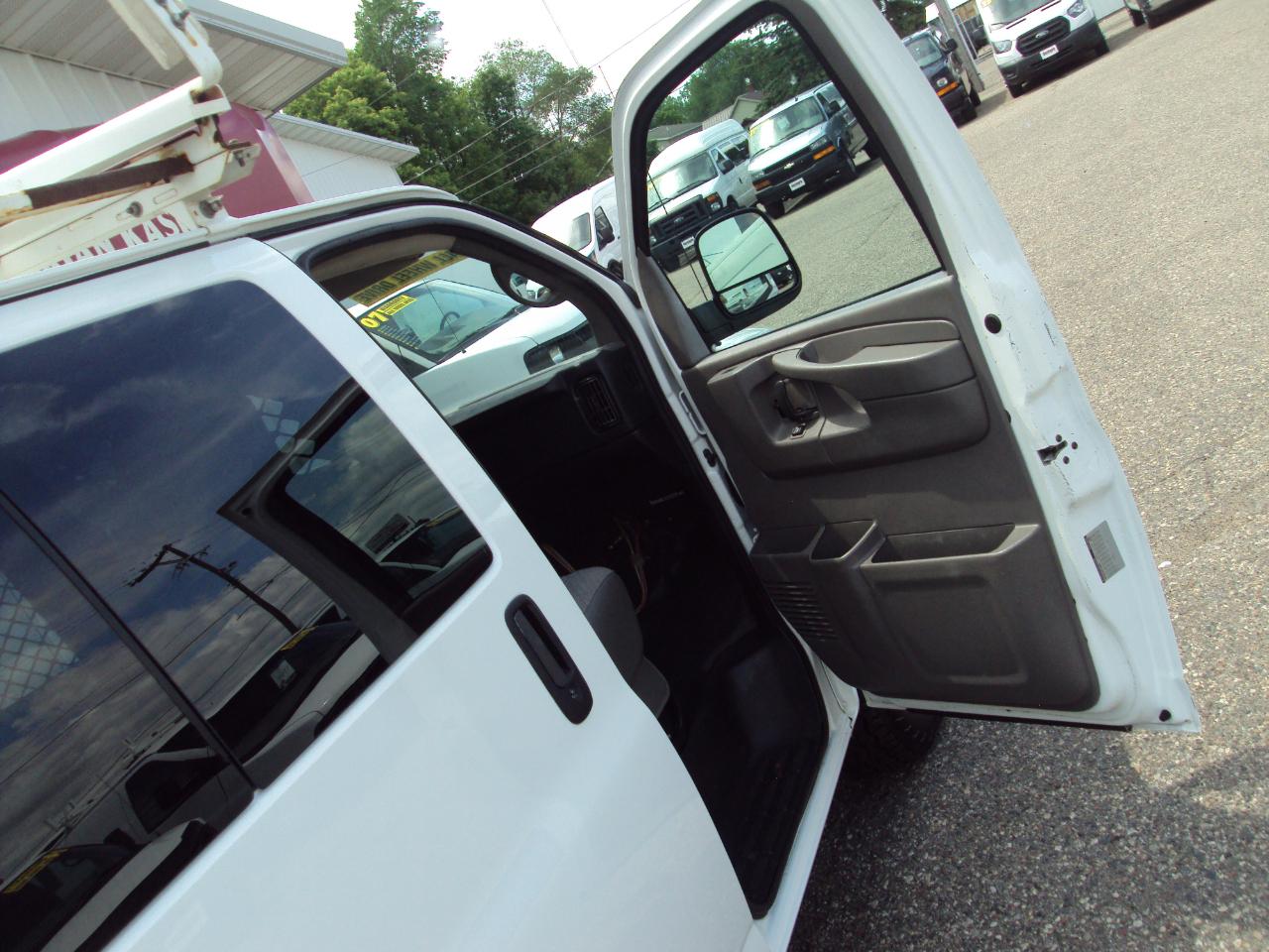 Chevrolet Express Cargo Van AWD 1500 135" 2014