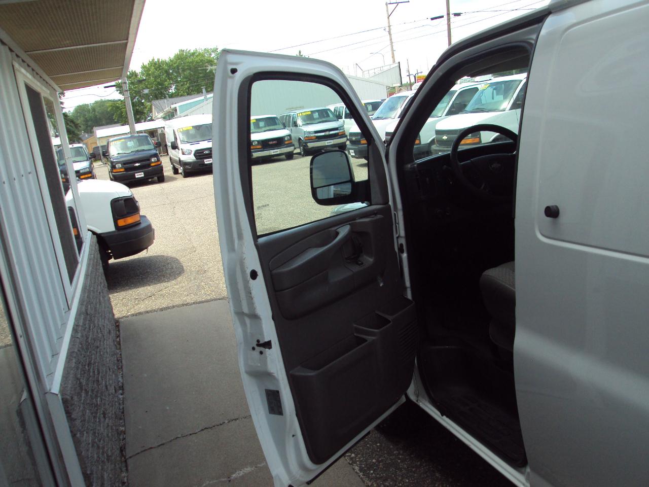 Chevrolet Express Cargo Van AWD 1500 135" 2014