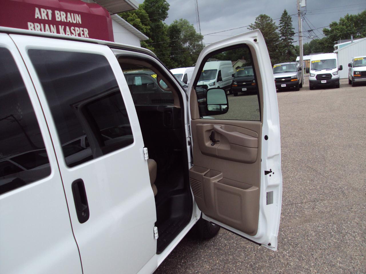 GMC Savana Cargo Van AWD 1500 135" 2014