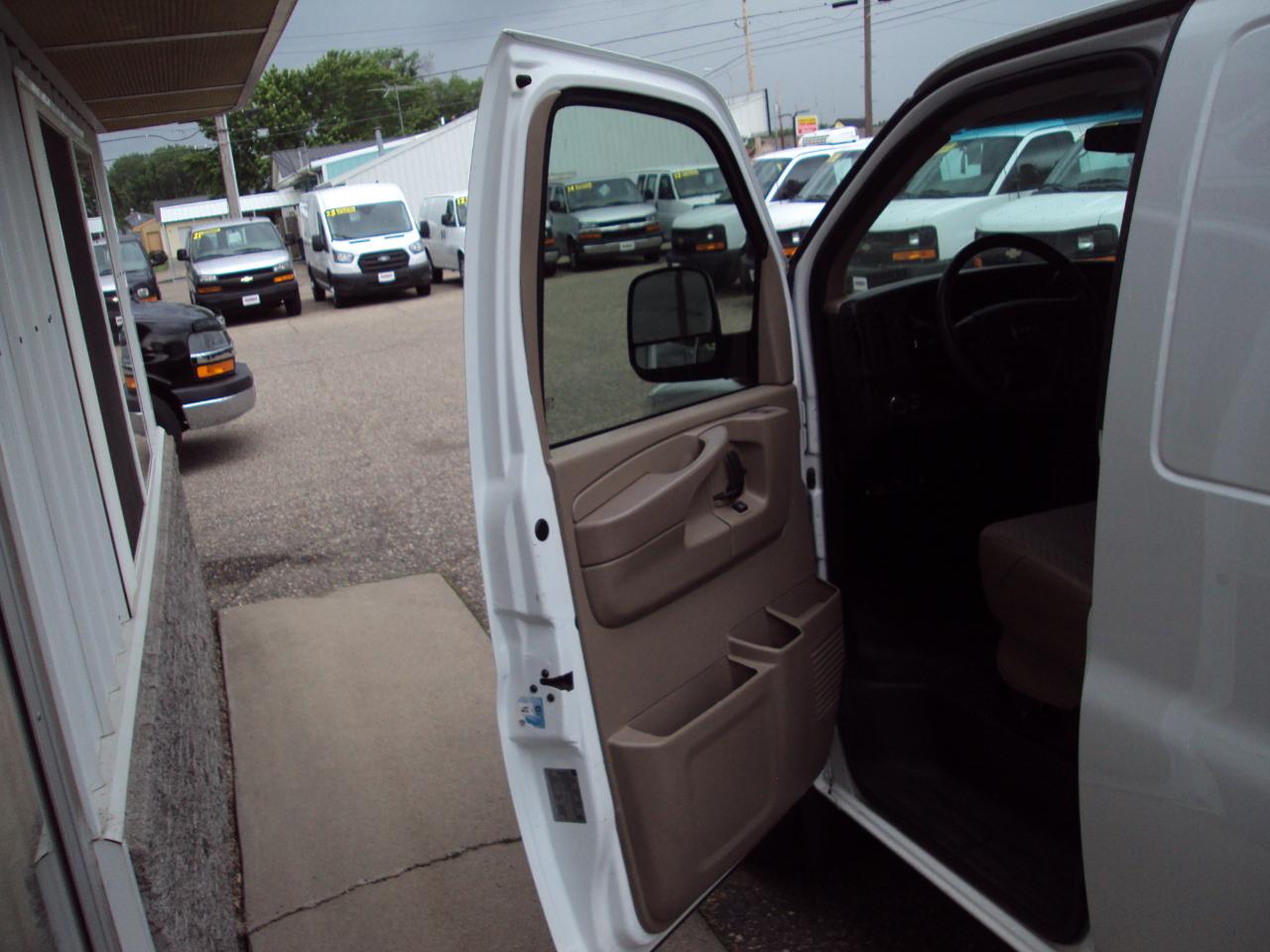 GMC Savana Cargo Van AWD 1500 135" 2014