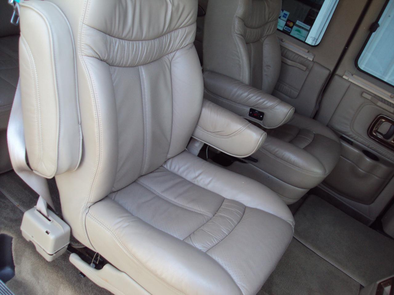 Chevrolet Express Van  2007