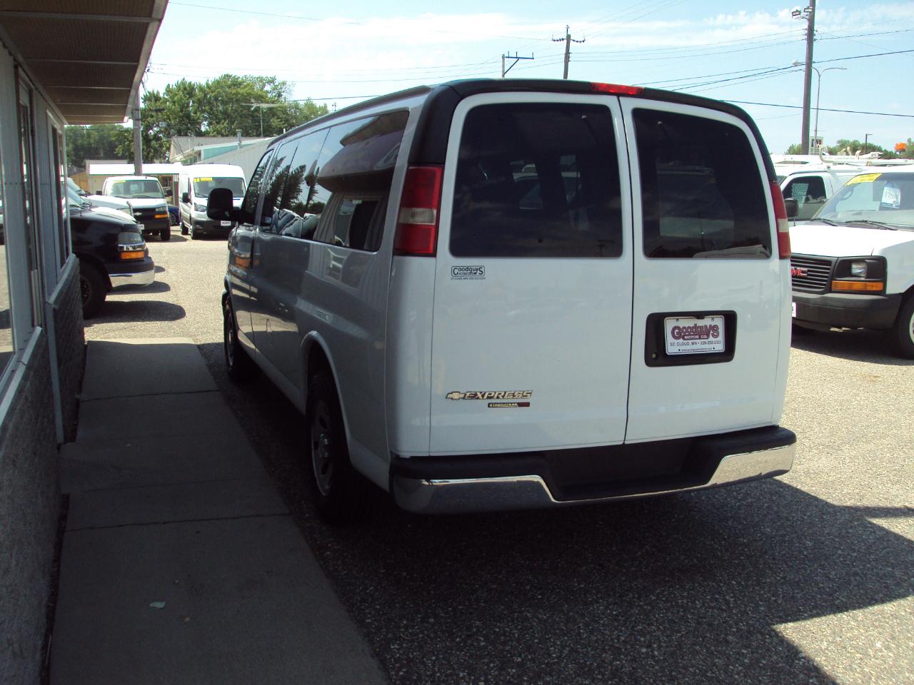Chevrolet Express Passenger AWD 1500 135" LT 2013