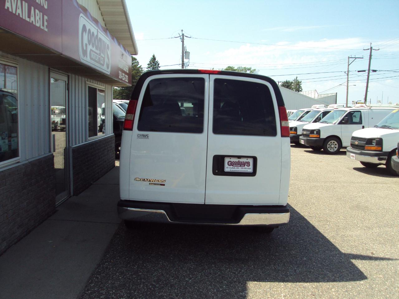 Chevrolet Express Passenger AWD 1500 135" LT 2013
