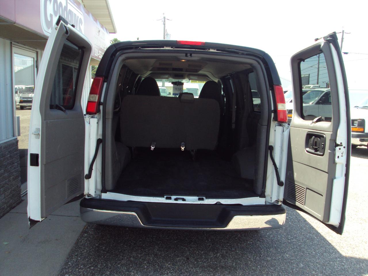 Chevrolet Express Passenger AWD 1500 135" LT 2013