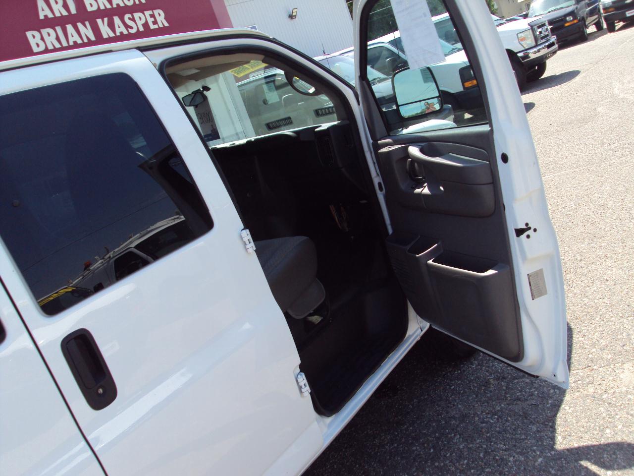 Chevrolet Express Passenger AWD 1500 135" LT 2013