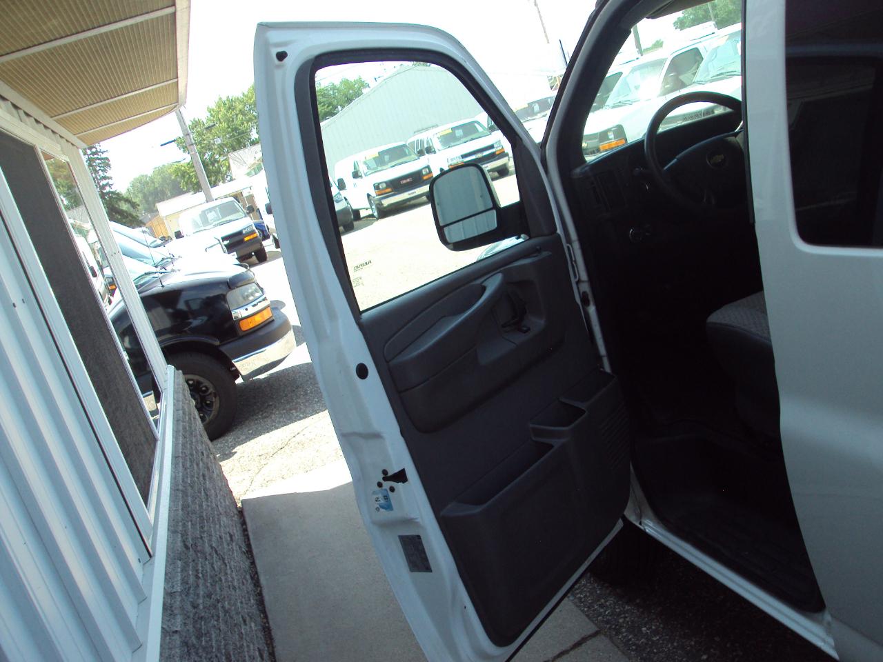Chevrolet Express Passenger AWD 1500 135" LT 2013