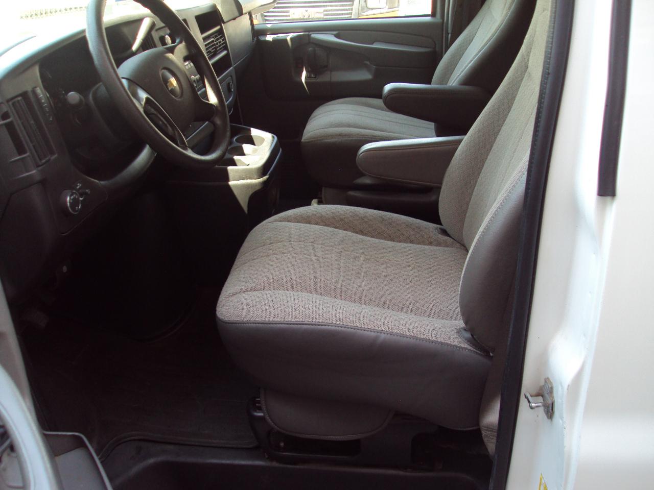 Chevrolet Express Passenger AWD 1500 135" LT 2013