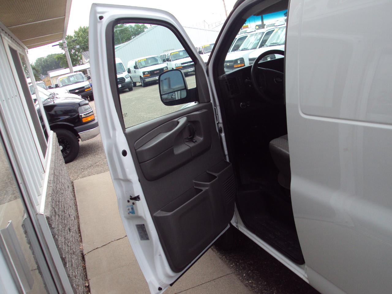Chevrolet Express Cargo Van AWD 1500 135" 2014