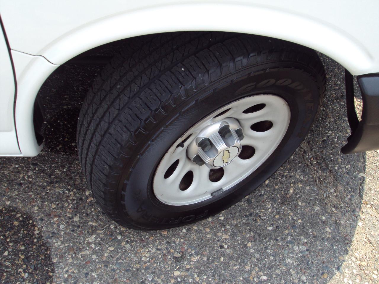 Chevrolet Express Cargo Van AWD 1500 135" 2012