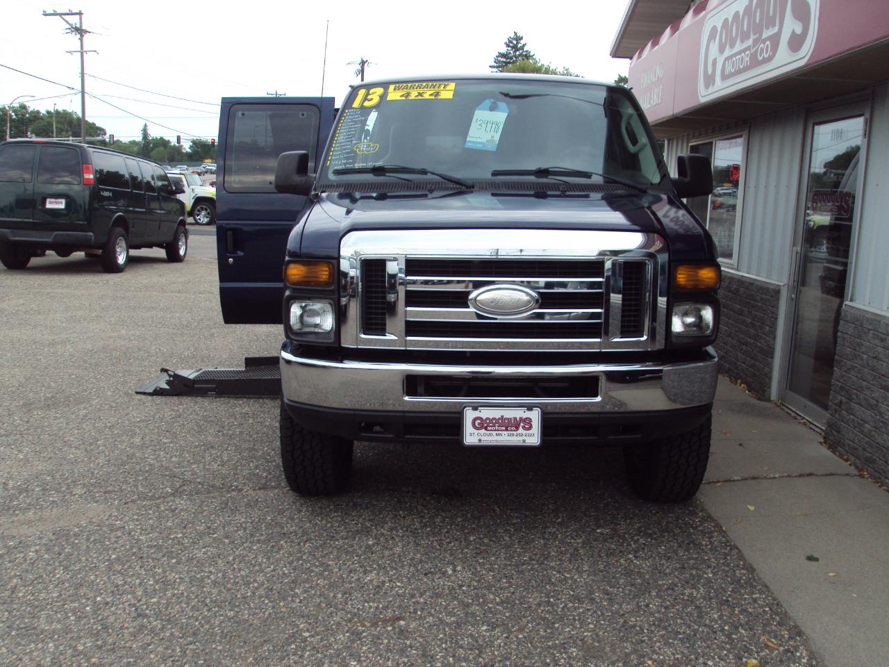 Ford Econoline Cargo Van  2013