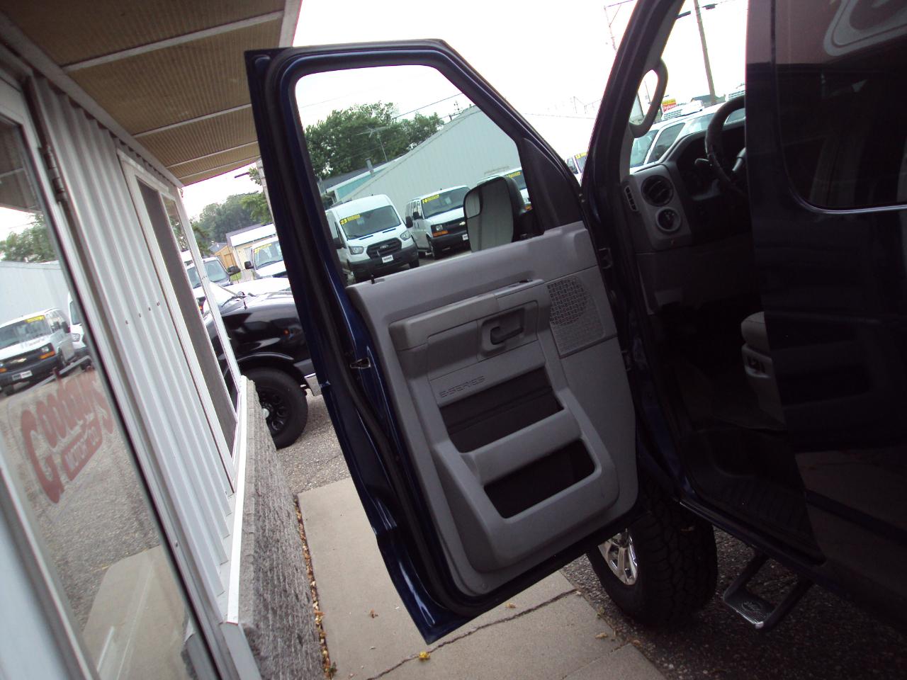Ford Econoline Cargo Van  2013