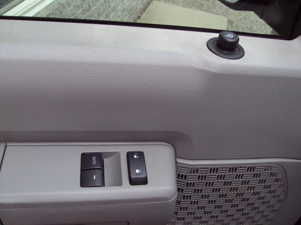 Ford Econoline Cargo Van  2013