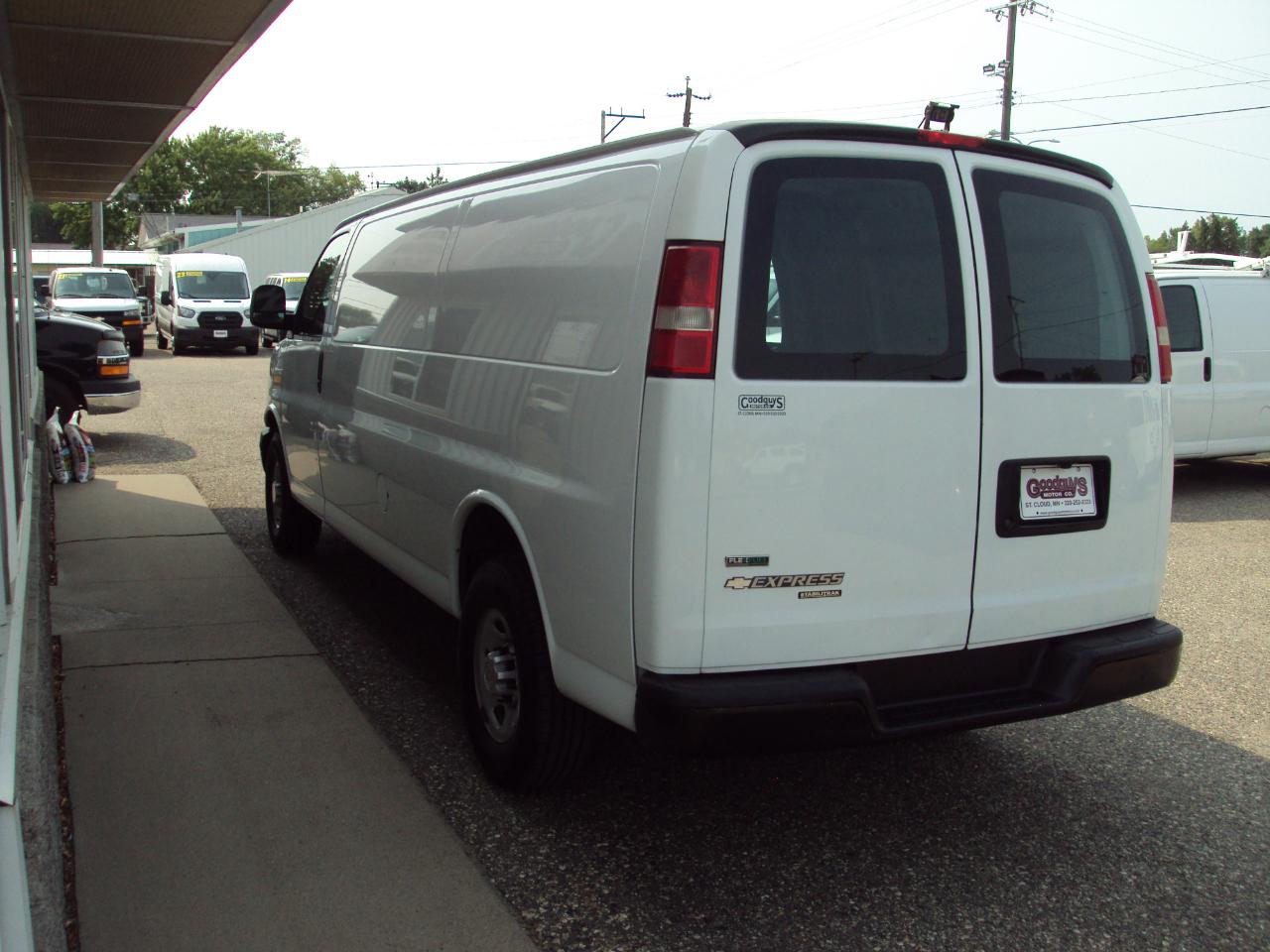 Chevrolet Express Cargo Van RWD 3500 155" 2011