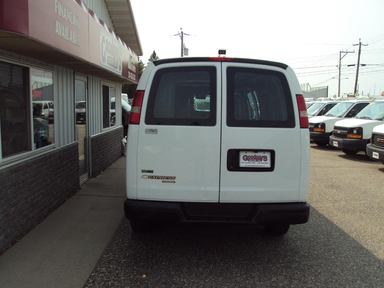 Chevrolet Express Cargo Van RWD 3500 155" 2011