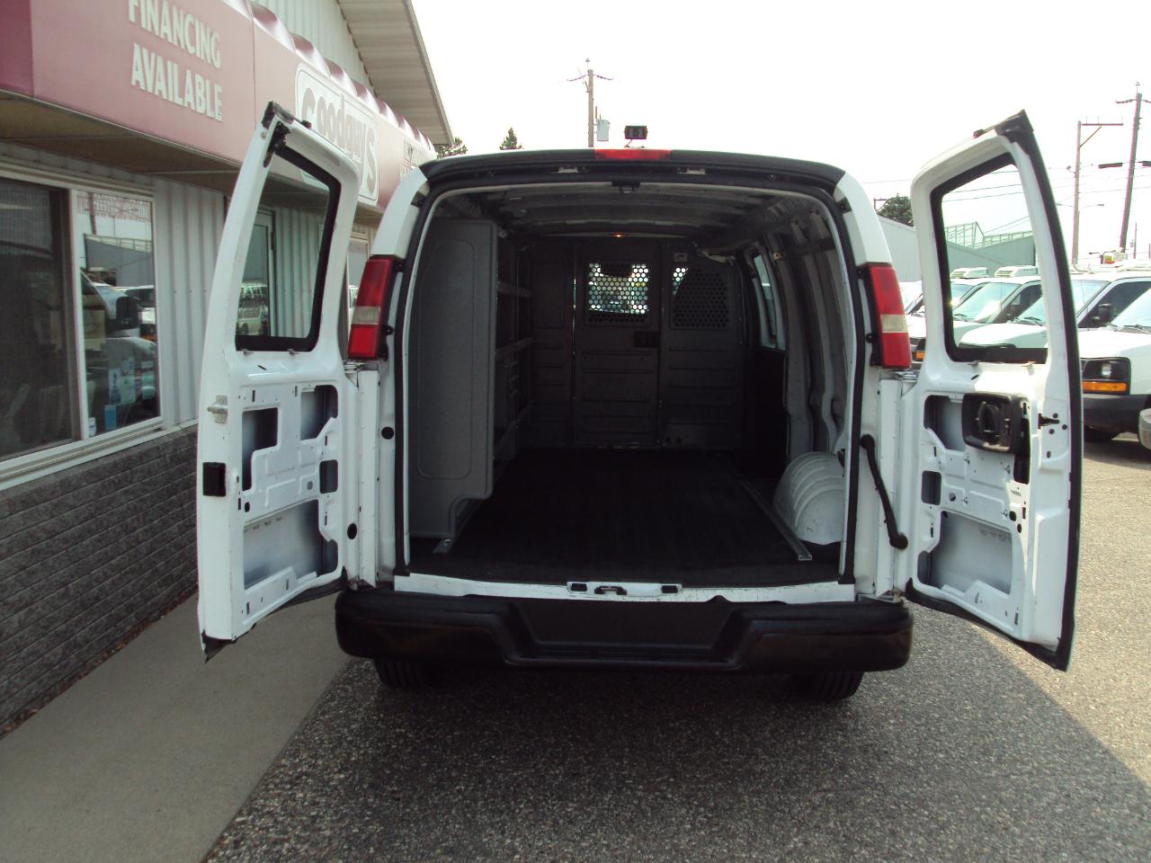 Chevrolet Express Cargo Van RWD 3500 155" 2011