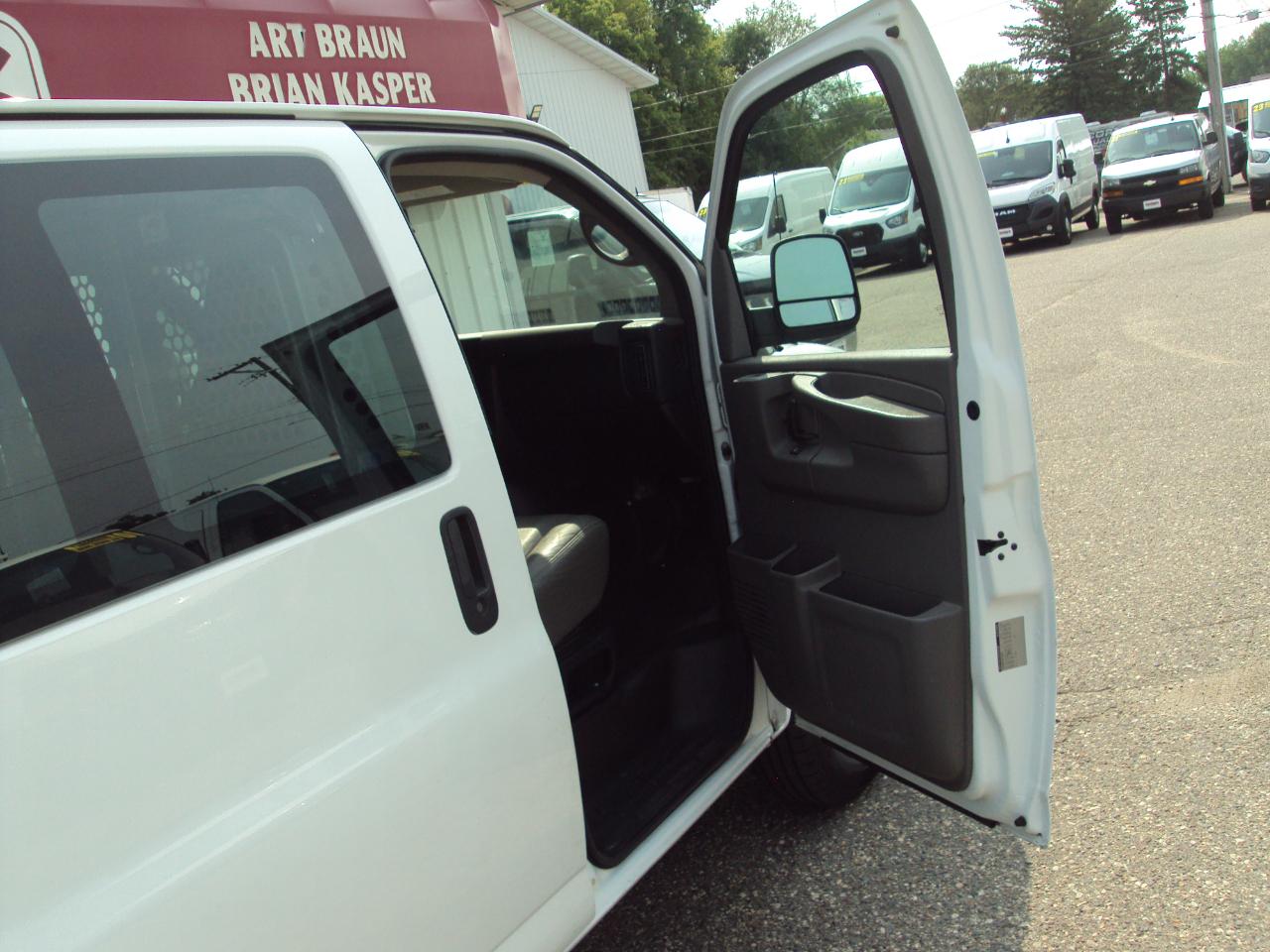 Chevrolet Express Cargo Van RWD 3500 155" 2011